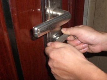 朝阳开锁修锁与配汽车钥匙服务 24小时便捷守护您的安全